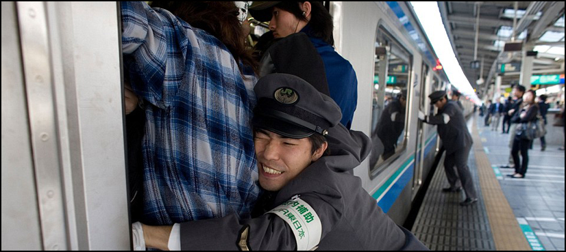 Hilarious Video Shows Overcrowded Tokyo Subway During Rush Hour ARY NEWS