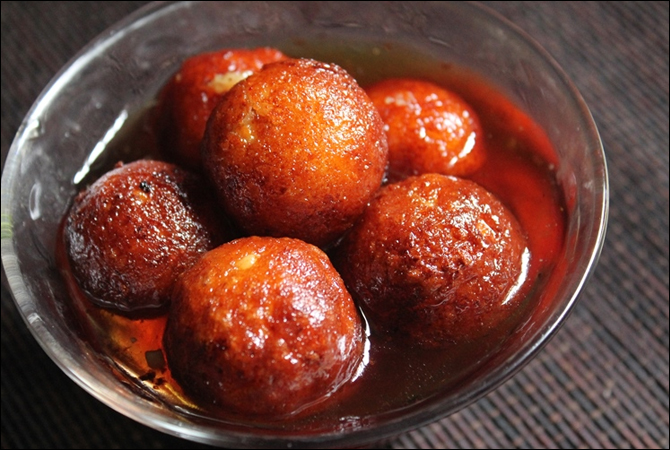 Recipe Here Is How You Can Make Gulab Jamuns With Milk Powder Ary News 7533