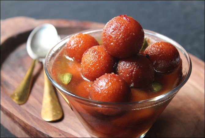 Recipe Here Is How You Can Make Gulab Jamuns With Milk Powder Ary News 1530