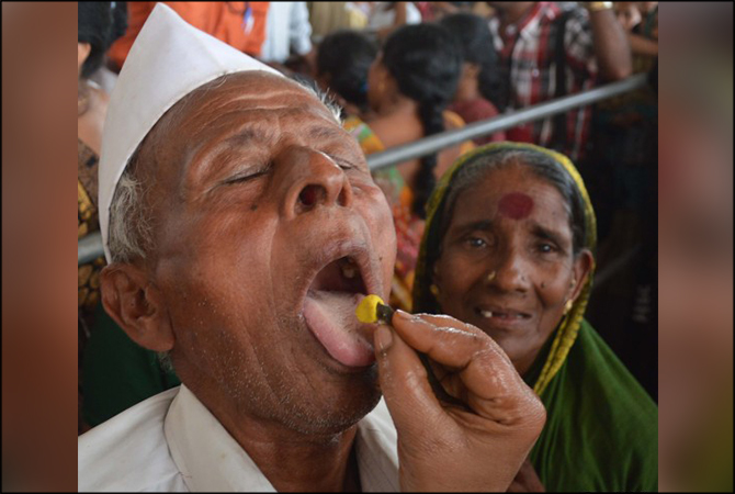 Something Fishy Indians Swallow Live Fish For Asthma Ary News