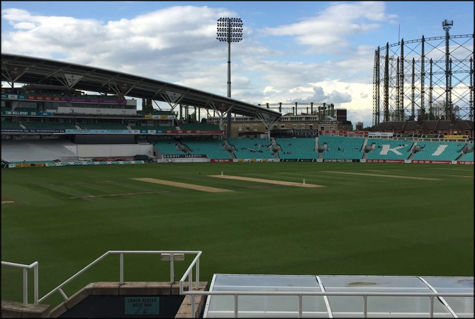 London's The Oval Stadium Evacuated After Arrow Attack