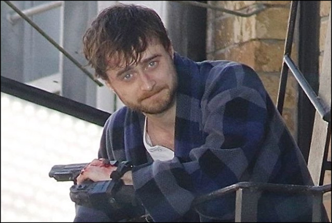 Daniel Radcliffes Bizarre Looks Wearing Bear Slippers Goes Viral