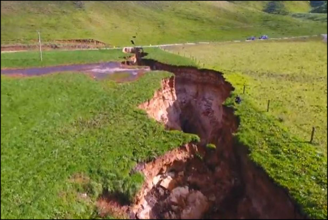 Massive ‘mysterious’ sinkhole splits New Zealand farm into two