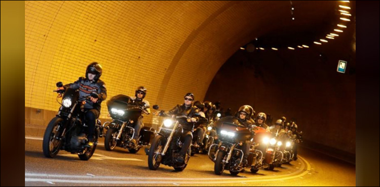 Les Harley Davidson Rugissent A Prague Pour La Fete D Anniversaire