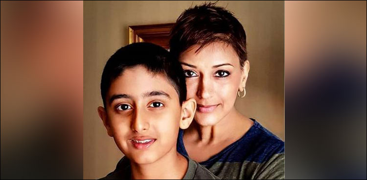 'It's important to tell my kid full facts'-Sonali Bendre pens emotional letter amid battling cancer