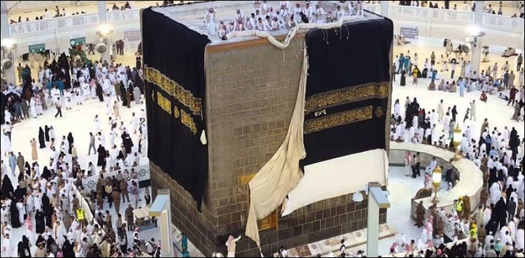 Ghilaf-e-Kaaba changed as pilgrims surge to Arafat for Hajj sermon