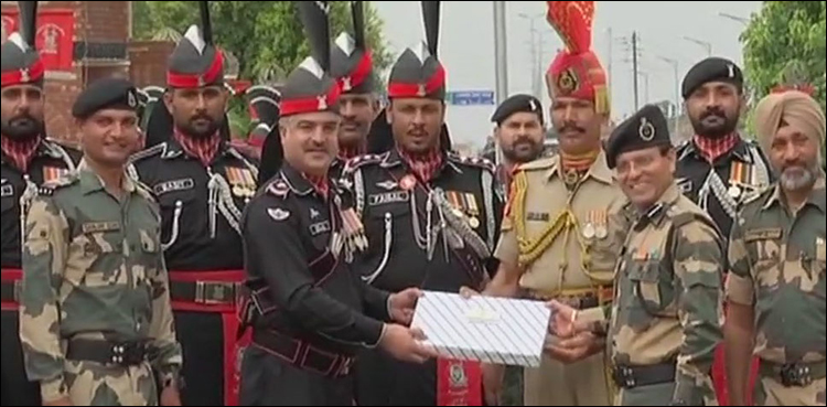 Pakistan India border sweets independence day