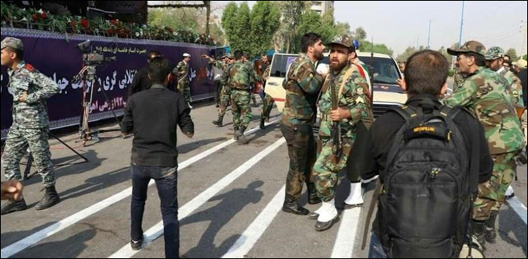 Iran, two young women arrested, public dancing