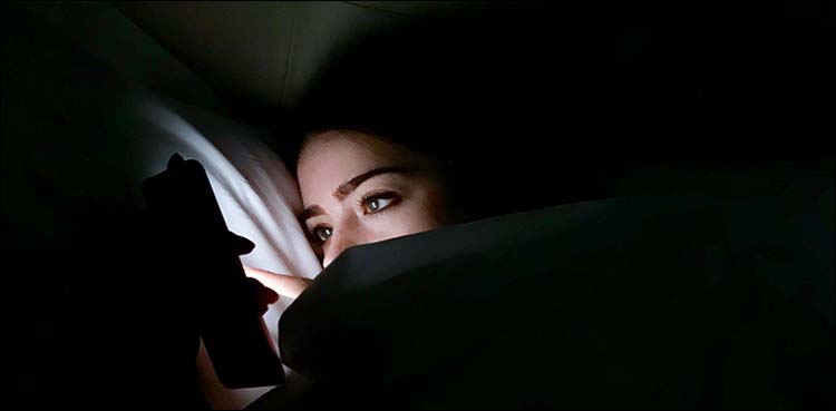 Blue light from your phone can permanently damage your eyes: Study