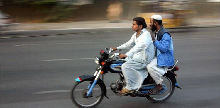 Pillion ridding, Karachi