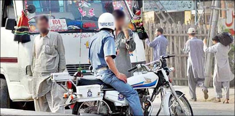 fine mask driving lahore