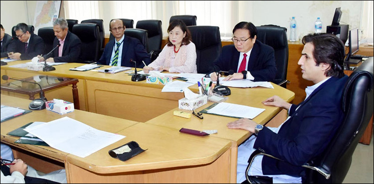 Planning Minister Calls For Expanding Cooperation Between Pakistan, ADB