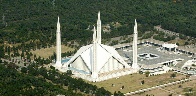 Pakistan, Faisal Mosque muezzin, Ramadan