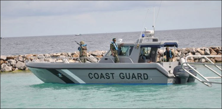 Karachi: Coast Guards rescue boat passengers stranded in sea