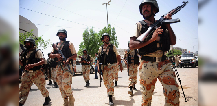 Sindh Rangers ary news staff van robbers arrest