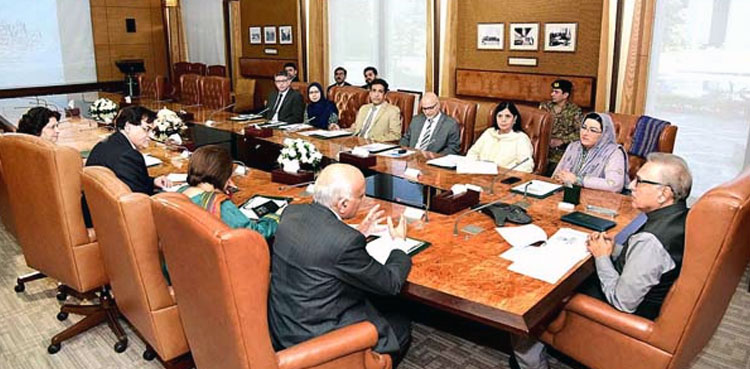 President Alvi hails social media as agent of ‘change’