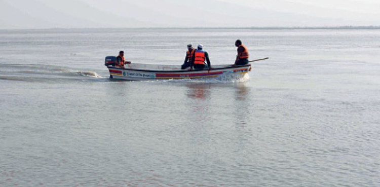 Indus River, protective dyke breach