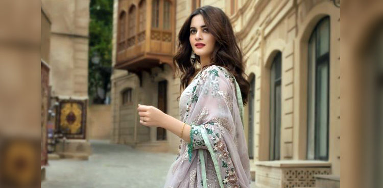 Pakistani Acter Doctor Aima Khan Xxx Veido - Aiman Khan shares first picture with new born daughter