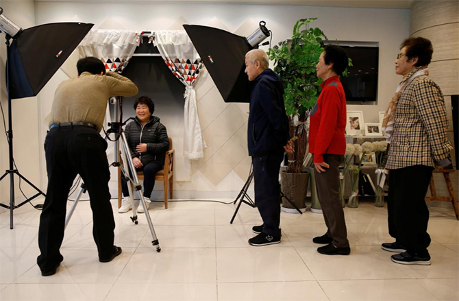 Mass funeral living funeral South Korea fake funeral