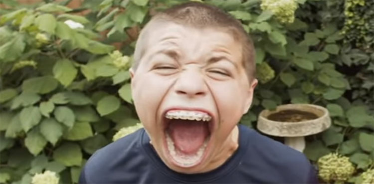 Watch Teen Breaks World Record Of Widest Mouth Opening 0490