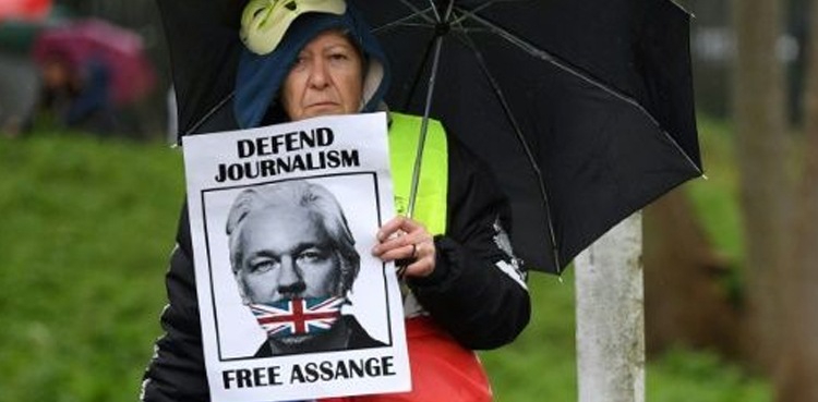 Donald Trump journalists Julian Assange extradition