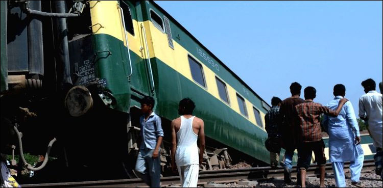 sukkur express train mishap