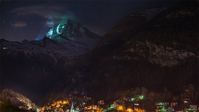 Pakistani flag Switzerland Matterhorn mountain Zermatt