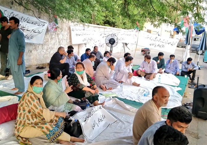 MQM-P protest camp Sindh Assembly delegation