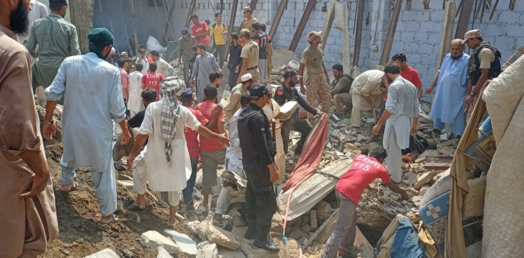 Karachi building collapses Lyari