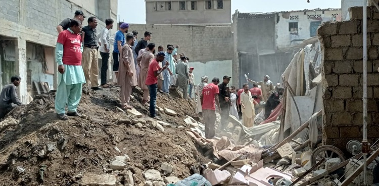 Karachi building collapses Lyari