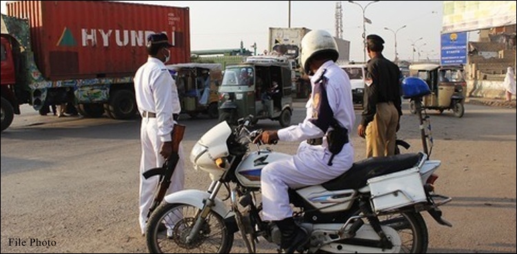 karachi dsp vehicle towed away