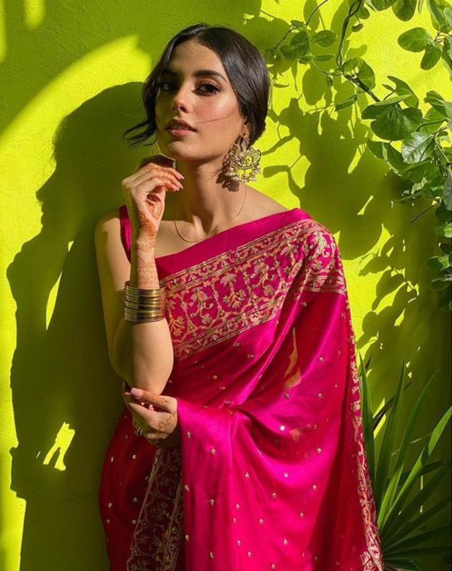 Iqra Aziz Sari