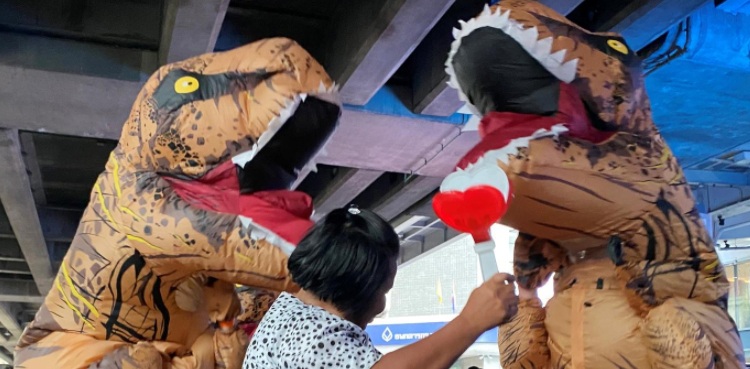 Thai school students protest against ‘dinosaurs’