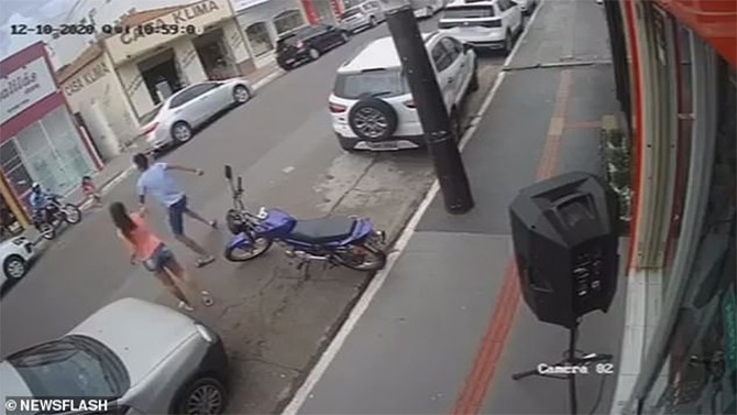 heart-stopping footage boy save sister hit by car brazil