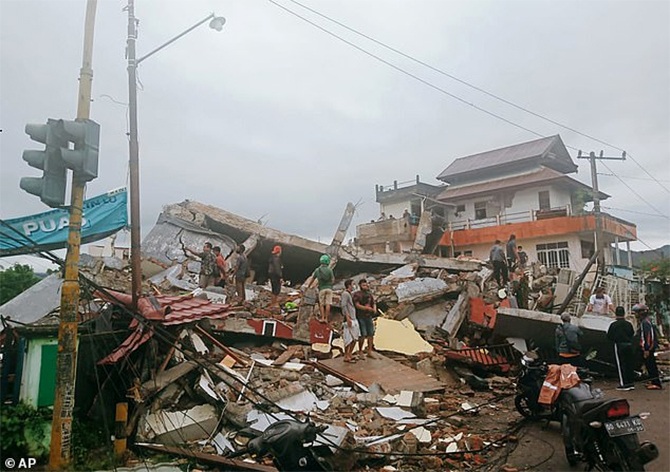 indonesia earthquake sulawesi deaths