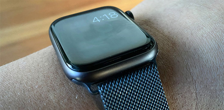 Apple Watch saves man from drowning in a flooding river