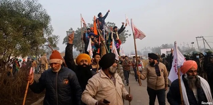 Farmers mass in Indian capital ahead of Republic Day protests