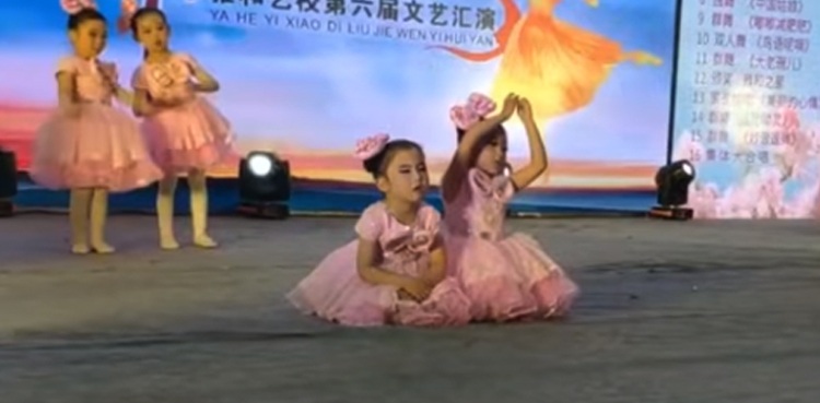 viral video little girl sleeping stage dance performance