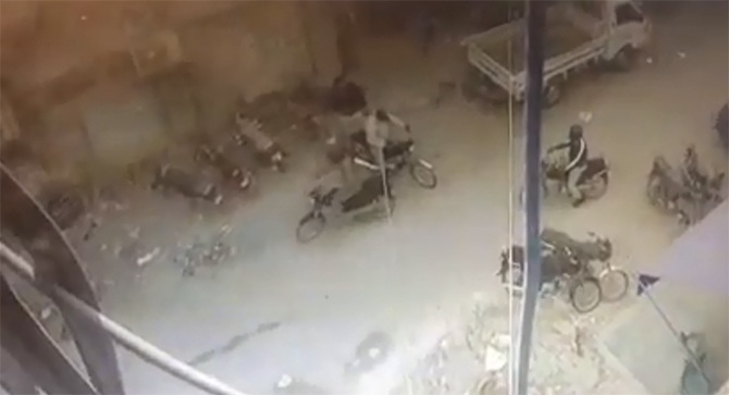 motorcycle lifter gang karachi street crimes cctv footage