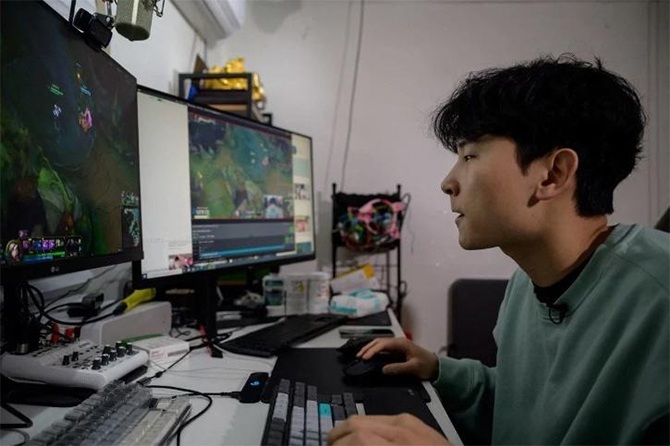 south korea gamer monthly earning video games storeroom