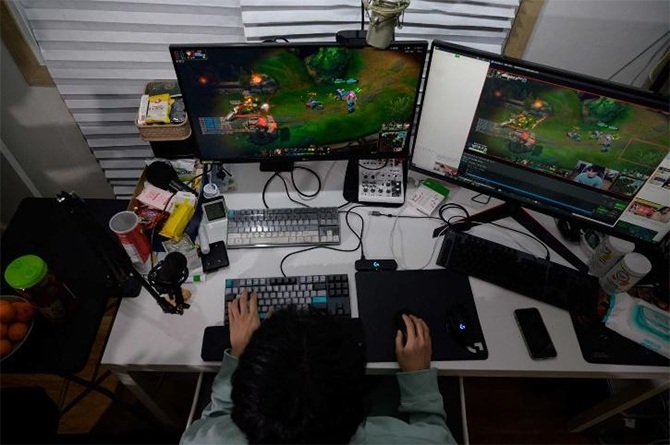 south korea gamer monthly earning video games storeroom