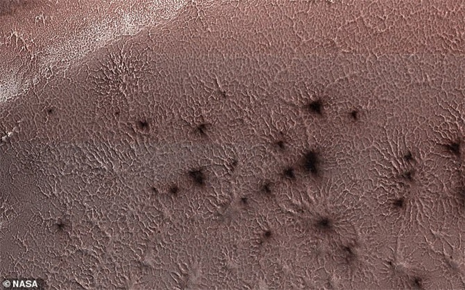 spiders mars mystery araneiforms martian spring