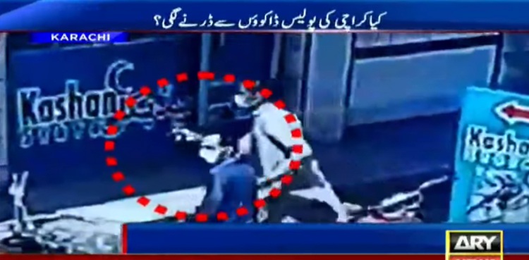 cctv footage karachi police van dacoits inaction