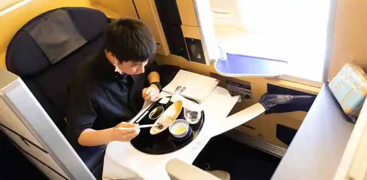 luxury-meal-parked-Boeing-jet