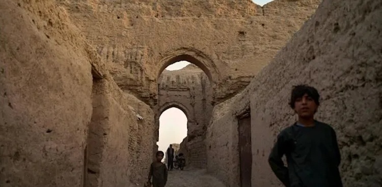 Afghan war displaced settle in the ruins of a lost city