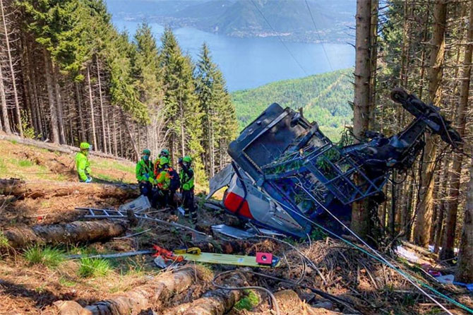 cable car crash italy deaths lake maggiore