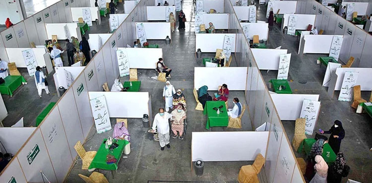 COVID vaccination at Lahore’s Expo Center to continue 24 hours, announces Punjab govt