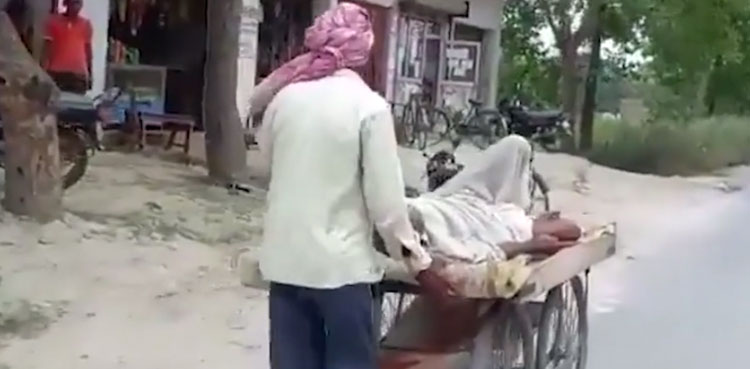 Tragic video: Indian man carrying dying father to hospital on wooden  handcart - SearchOye.com