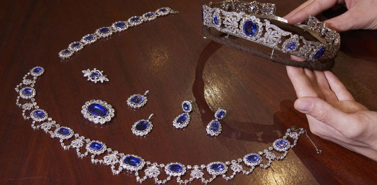 Imperial jewels sell for $3 million in auction