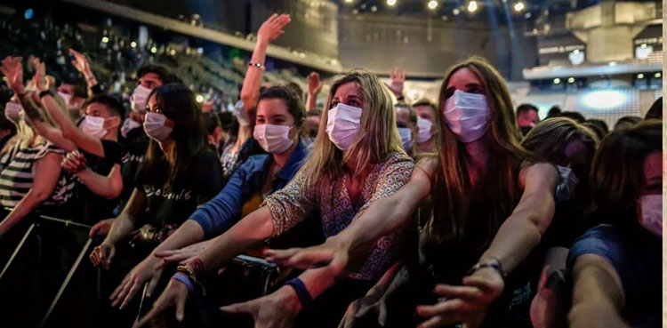 paris-indoor-concert-masks